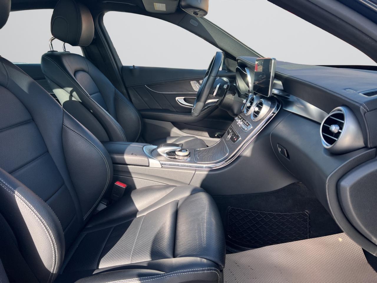 2015 Mercedes-Benz C-Class C400 4MATIC - AMG PKG - SUNROOF - LEATHER !! Photo