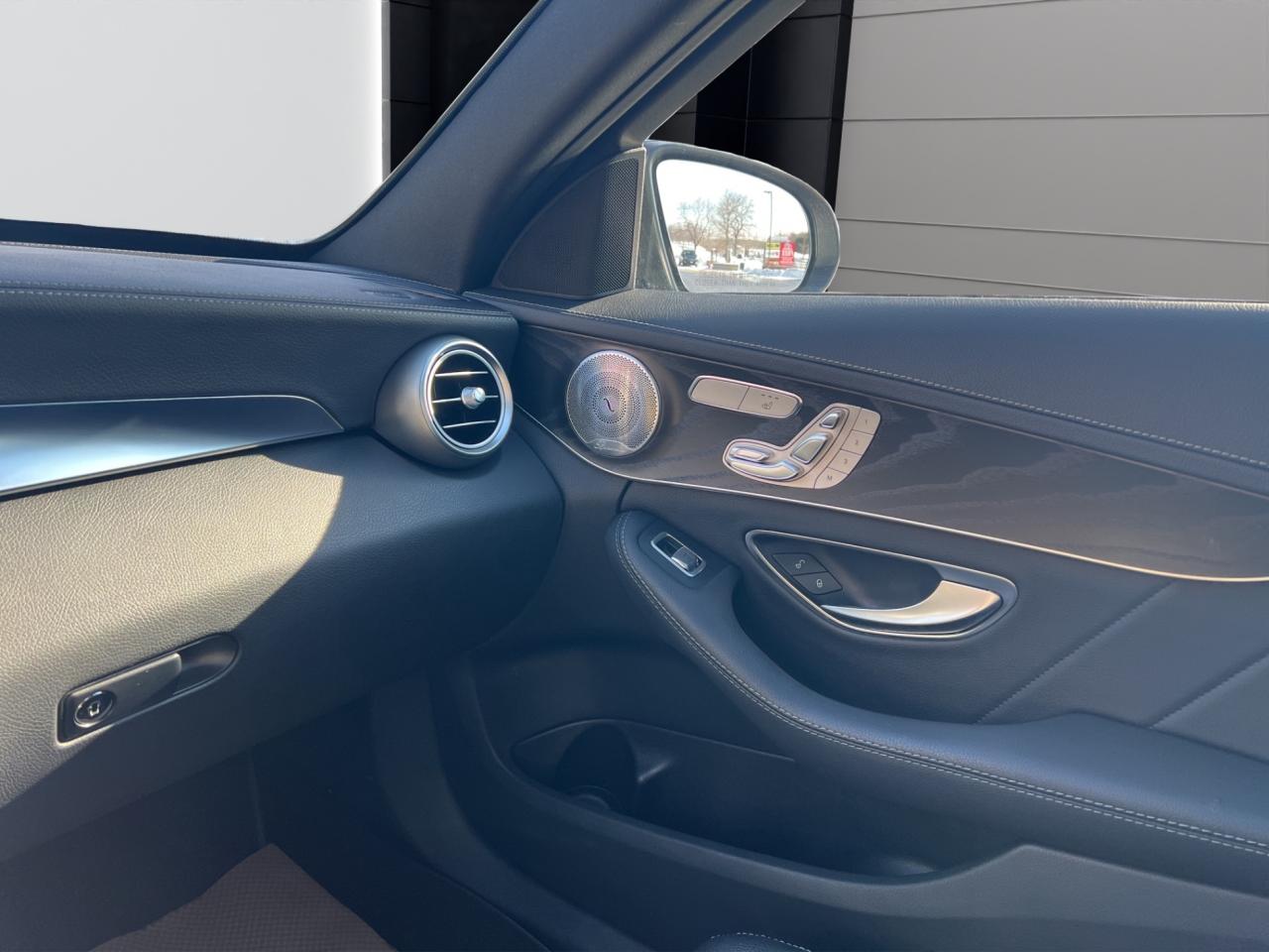 2015 Mercedes-Benz C-Class C400 4MATIC - AMG PKG - SUNROOF - LEATHER !! Photo