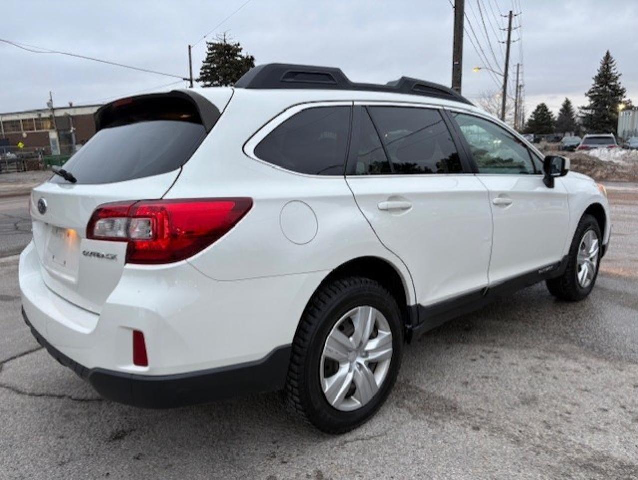 2015 Subaru Outback 2.5i **BACK UP CAMERA-BLUETOOTH-2 SETS OF TIRES** Photo
