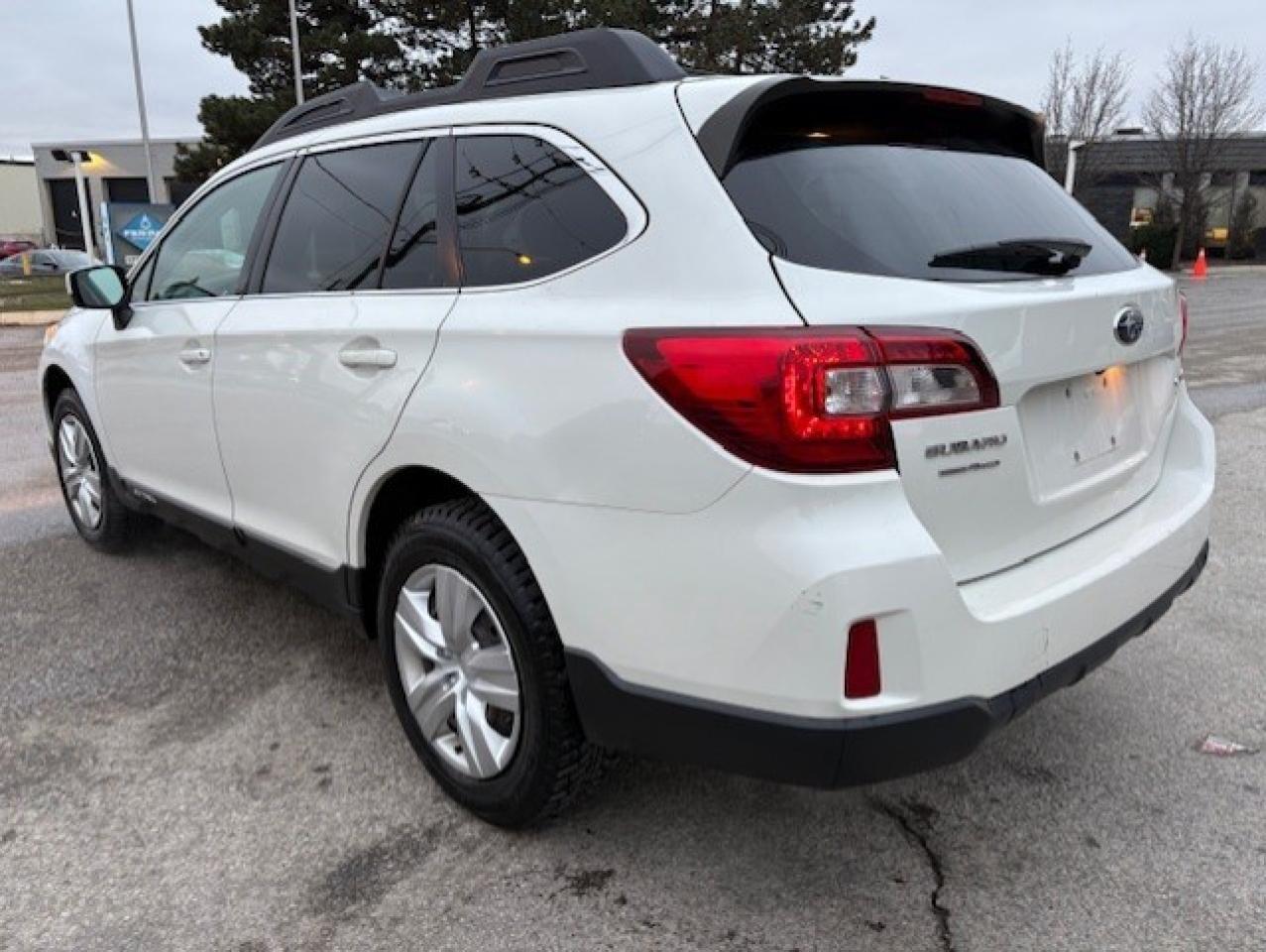 2015 Subaru Outback 2.5i **BACK UP CAMERA-BLUETOOTH-2 SETS OF TIRES** Photo