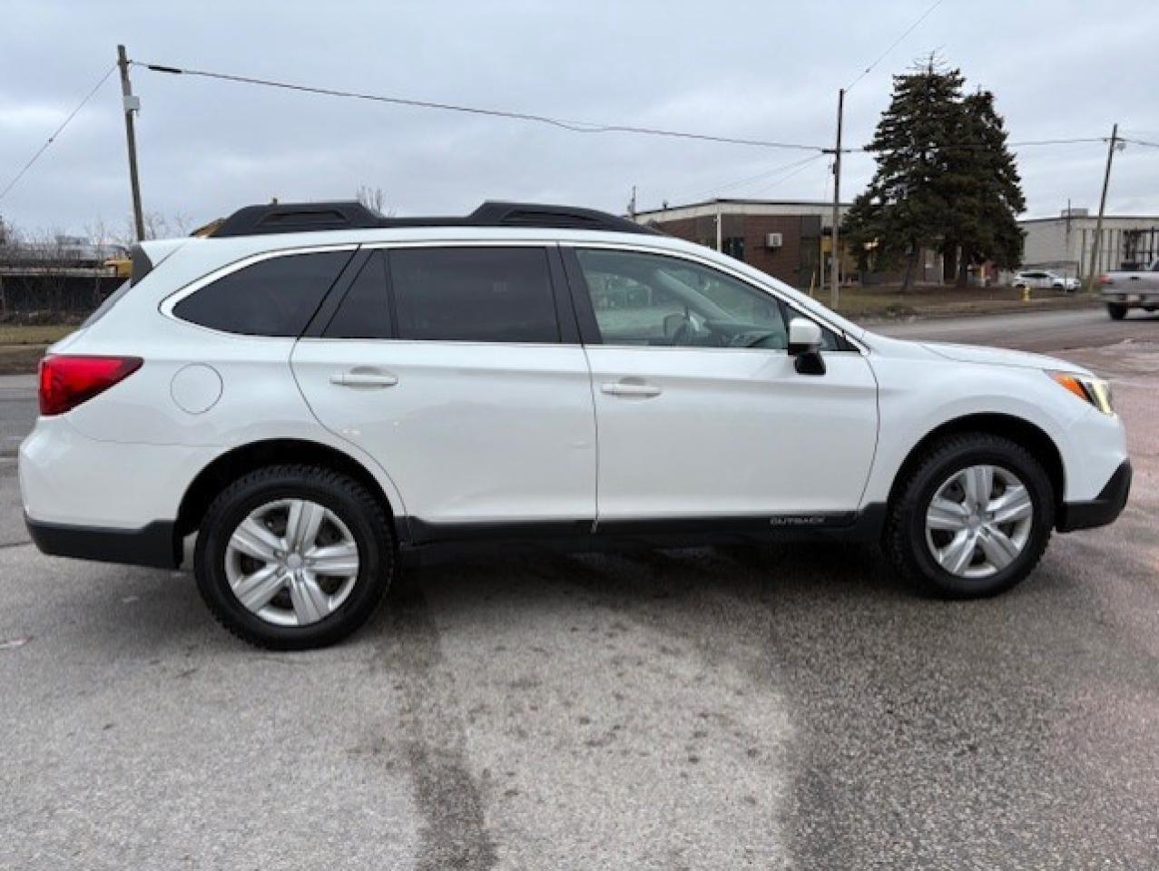 2015 Subaru Outback 2.5i **BACK UP CAMERA-BLUETOOTH-2 SETS OF TIRES** Photo