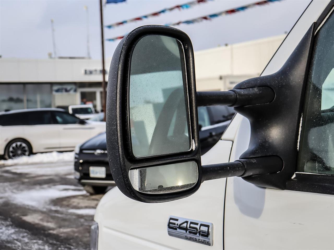 2024 Ford E450 Cutaway 16 ' Cube Van | Ramp | Photo3