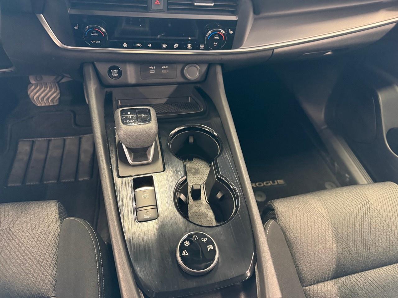 2025 Nissan Rogue SV Photo