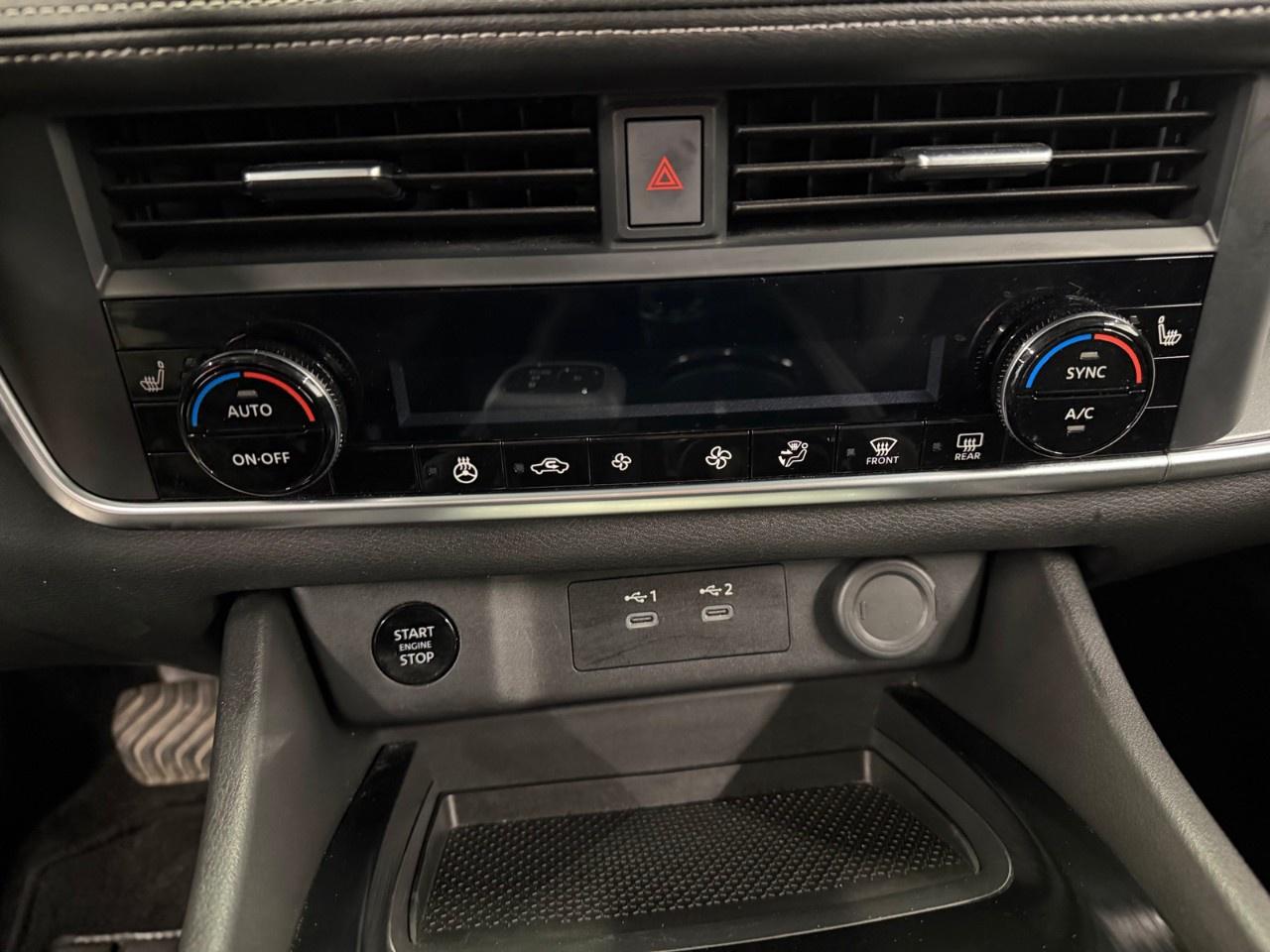 2025 Nissan Rogue SV Photo