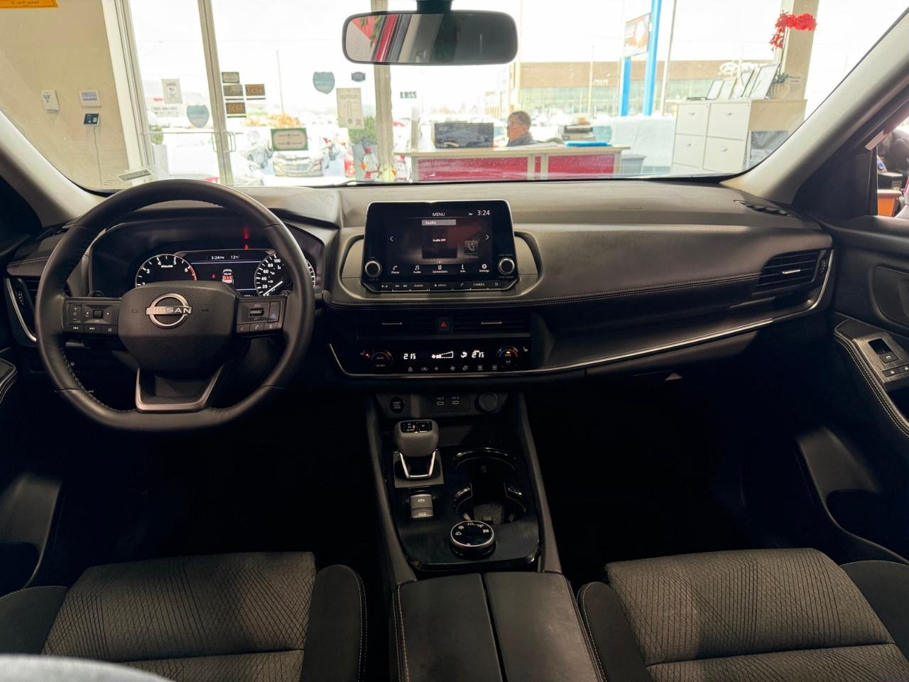 2025 Nissan Rogue SV Photo