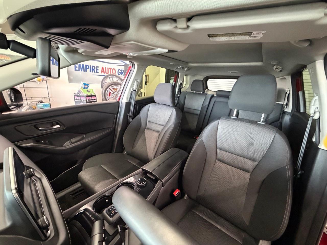 2025 Nissan Rogue SV Photo