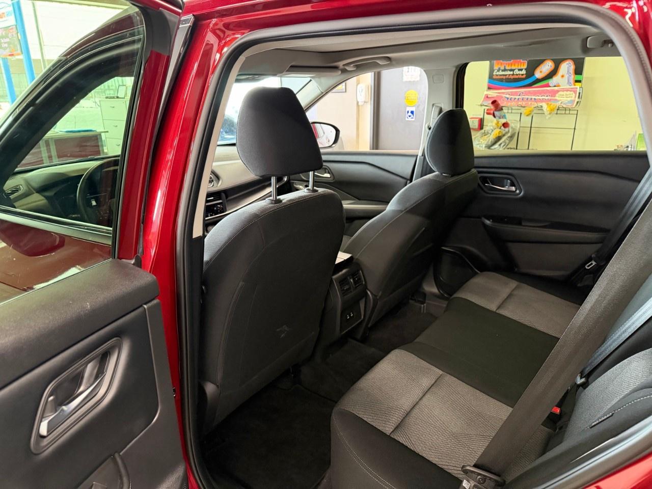 2025 Nissan Rogue SV Photo