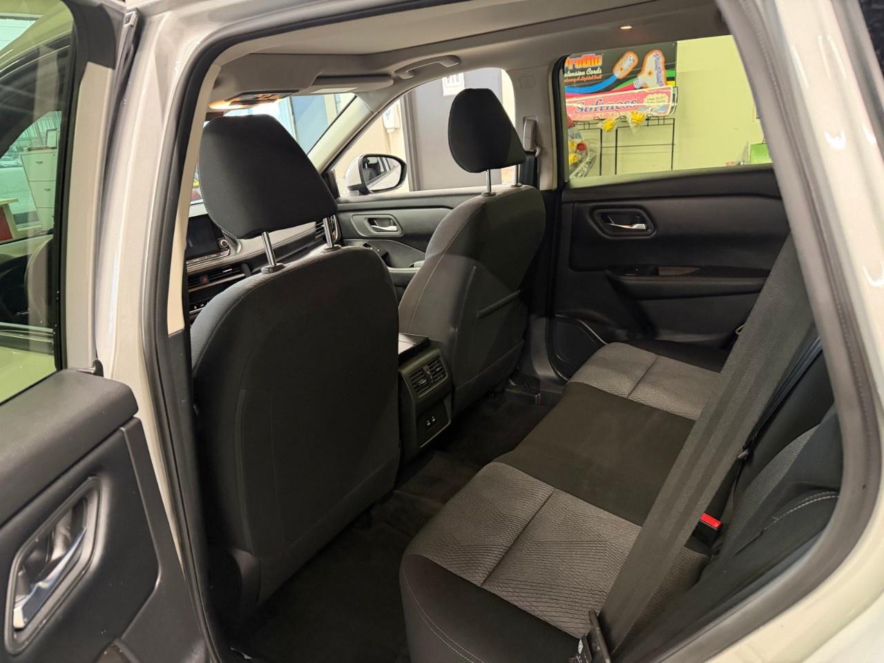 2025 Nissan Rogue SV Photo