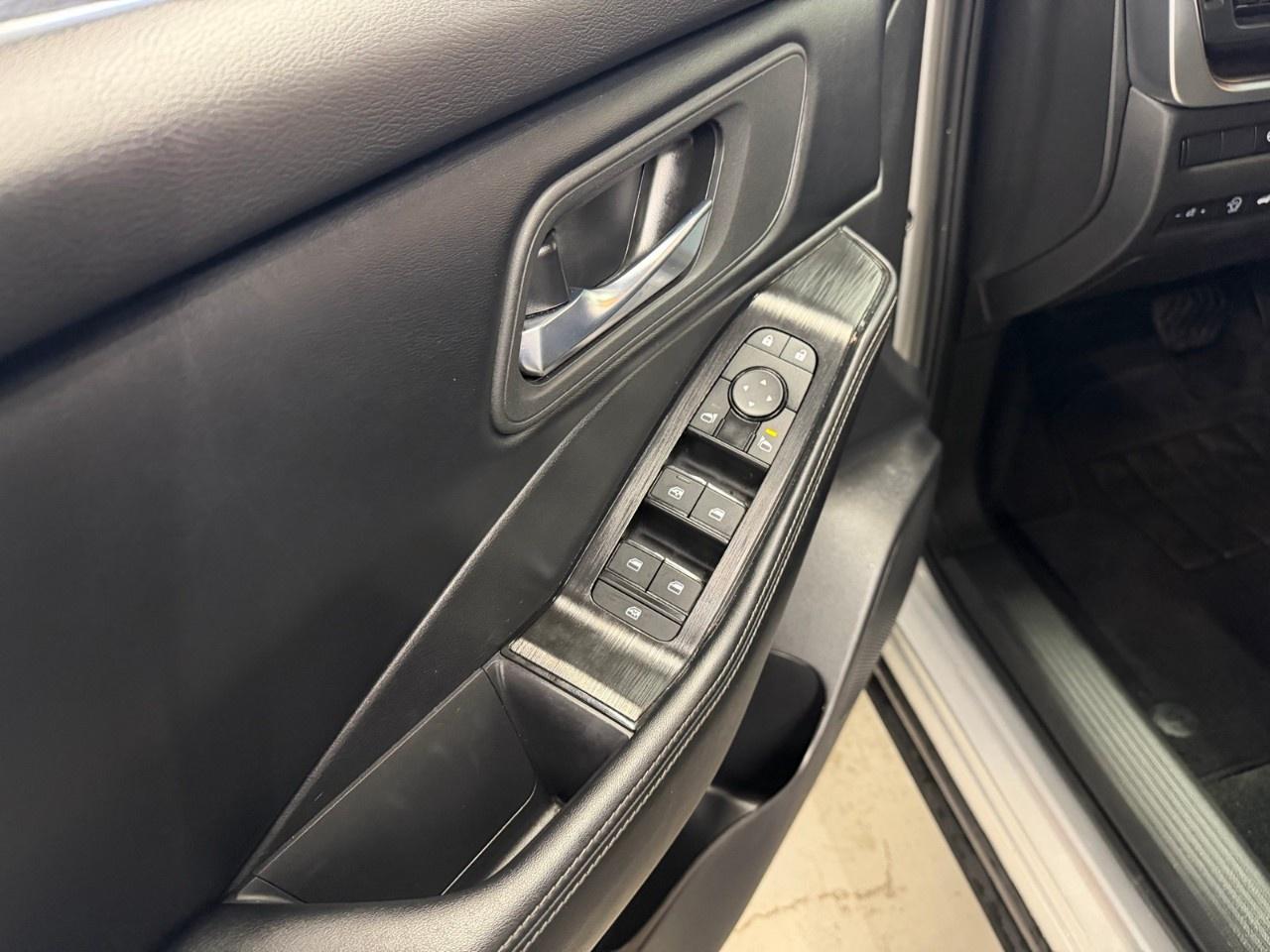 2025 Nissan Rogue SV Photo