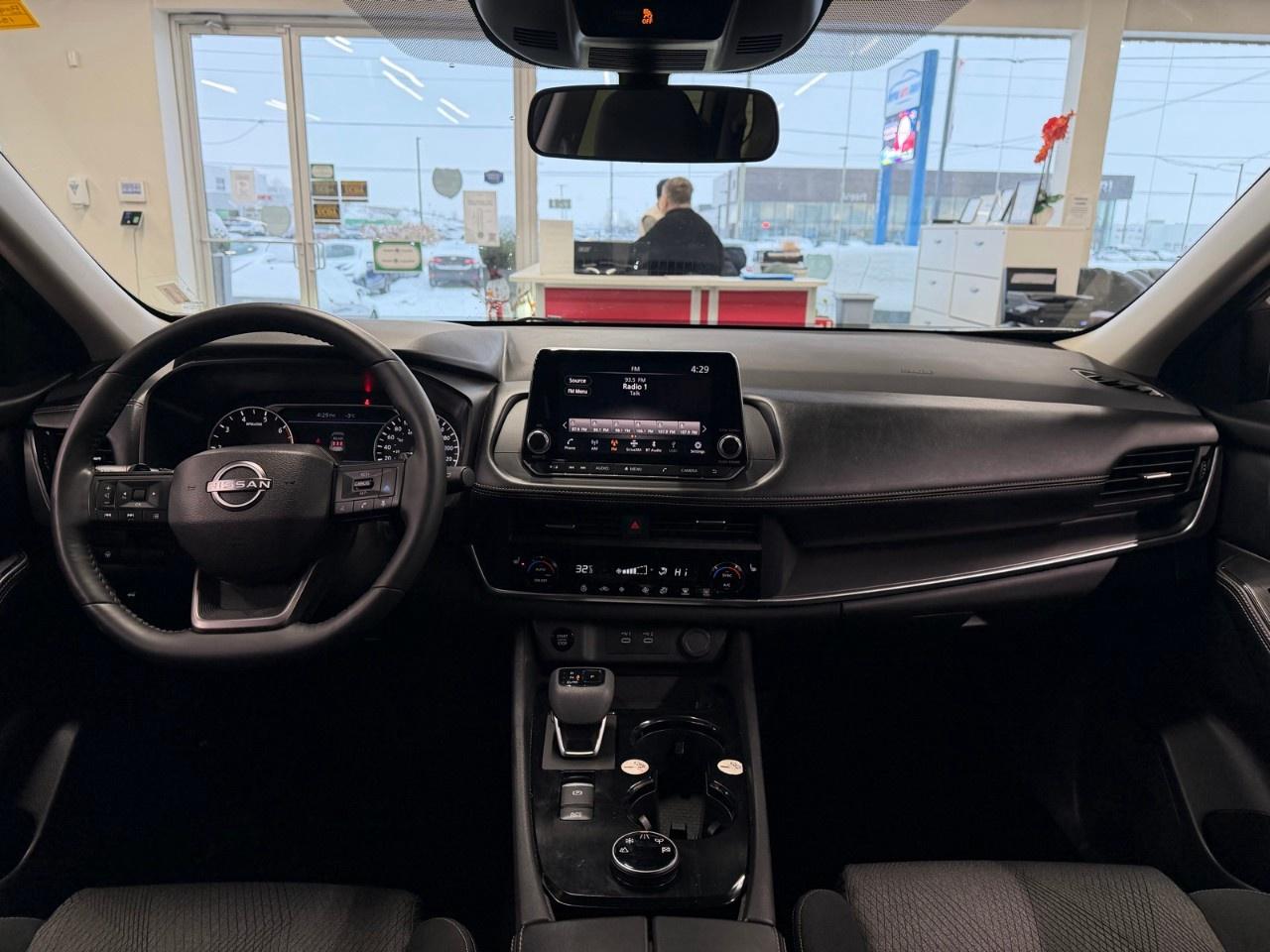 2025 Nissan Rogue SV Photo