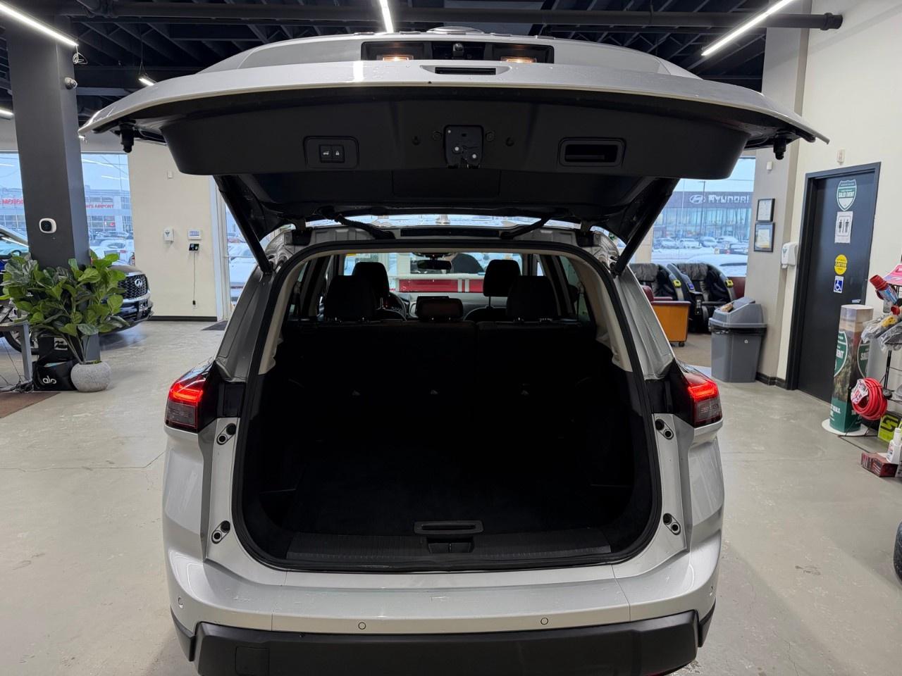 2025 Nissan Rogue SV Photo