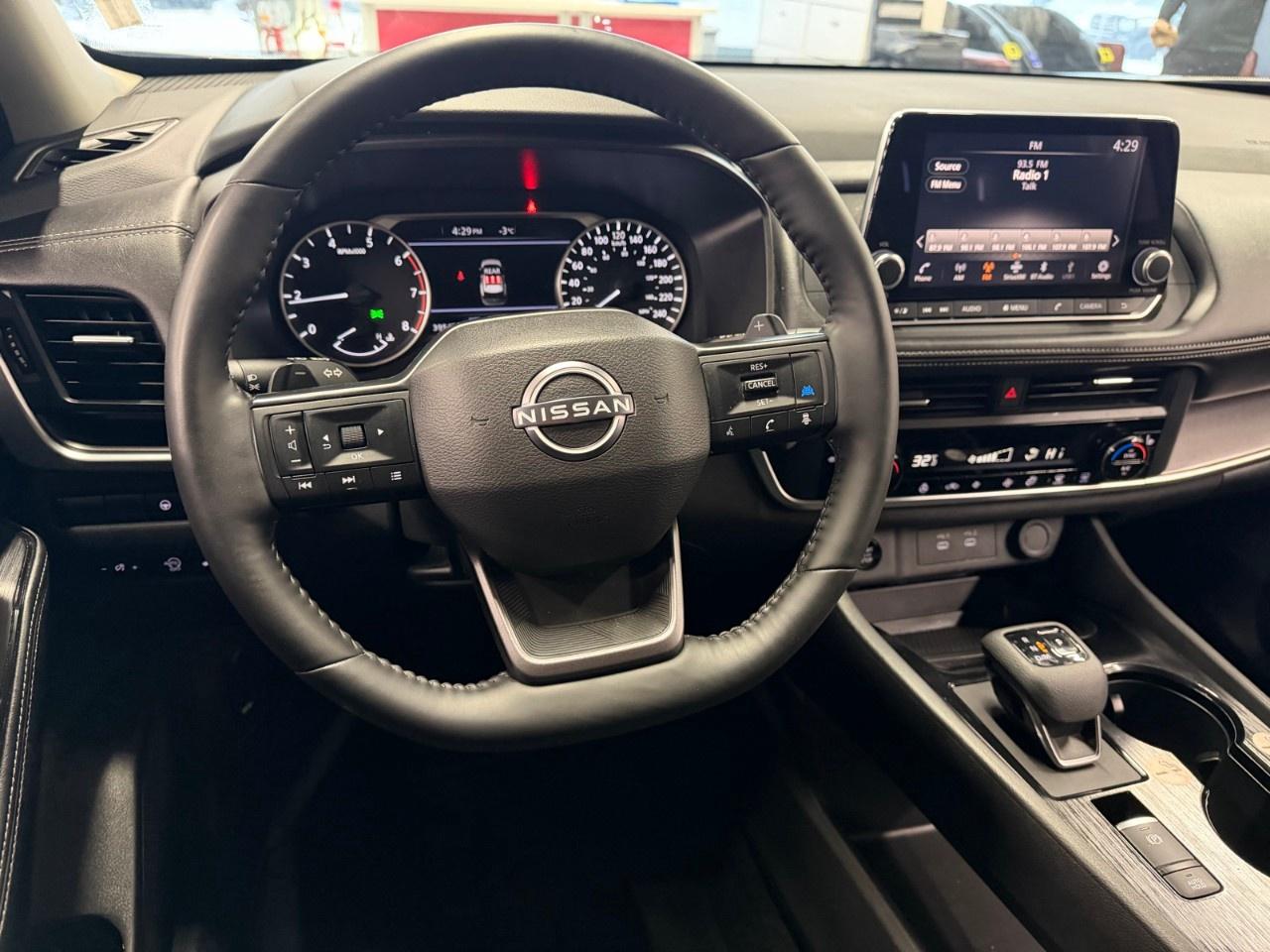 2025 Nissan Rogue SV Photo