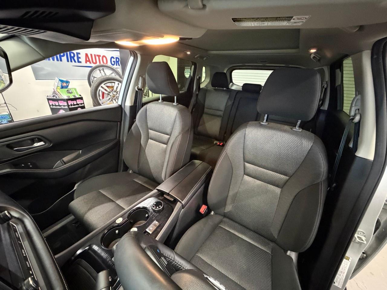 2025 Nissan Rogue SV Photo