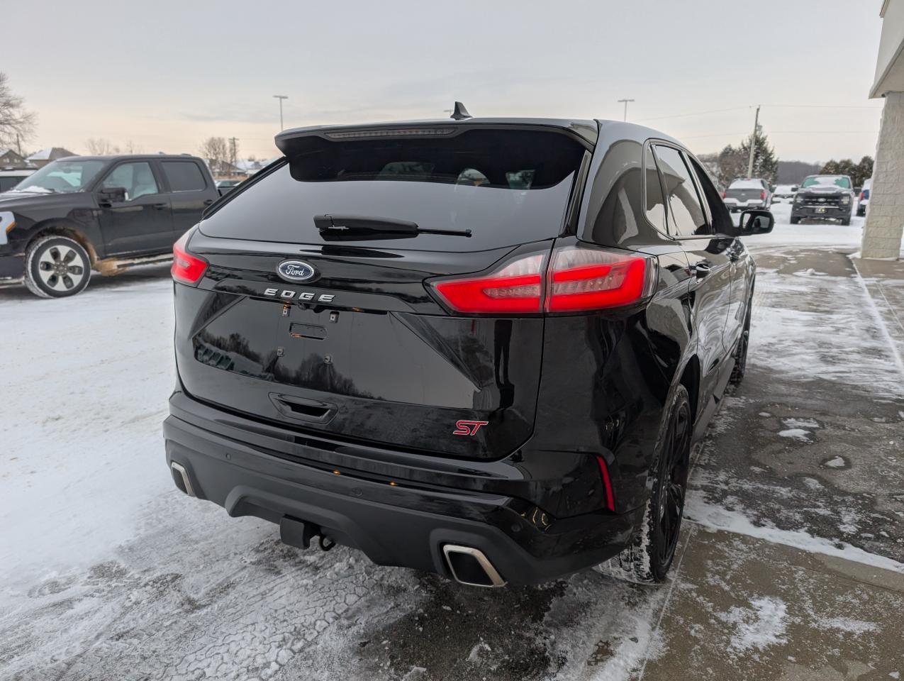 2021 Ford Edge ST Photo4