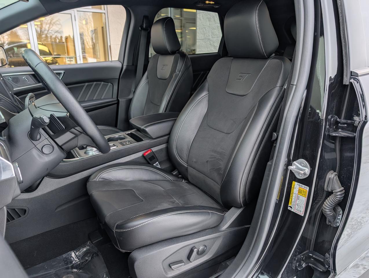 2021 Ford Edge ST Photo
