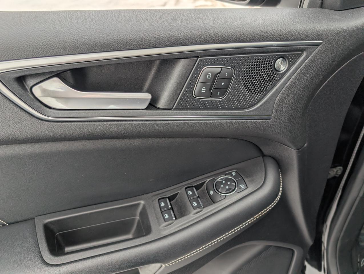 2021 Ford Edge ST Photo