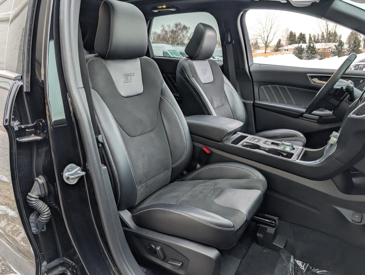 2021 Ford Edge ST Photo