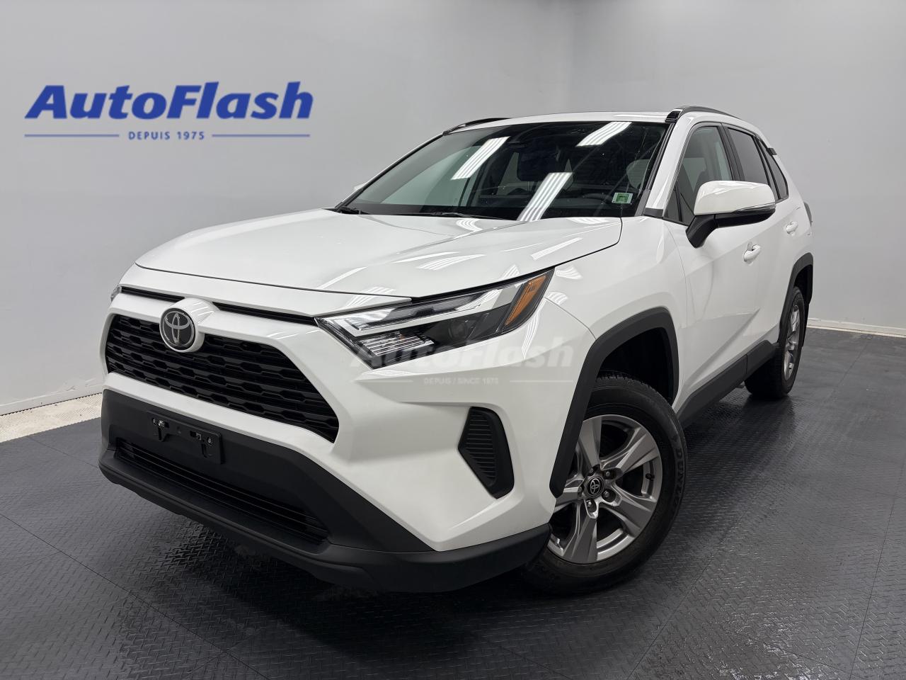 Used 2022 Toyota RAV4 XLE AWD, TOIT OUVRANT, CARPLAY, CAMERA for sale in Saint-Hubert, QC