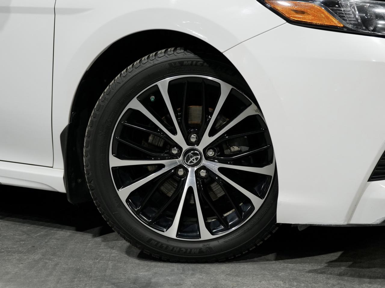 2019 Toyota Camry SE /ROOF/CARPLAY/COLLISION AVOIDANCE/NO ACCIDENTS Photo