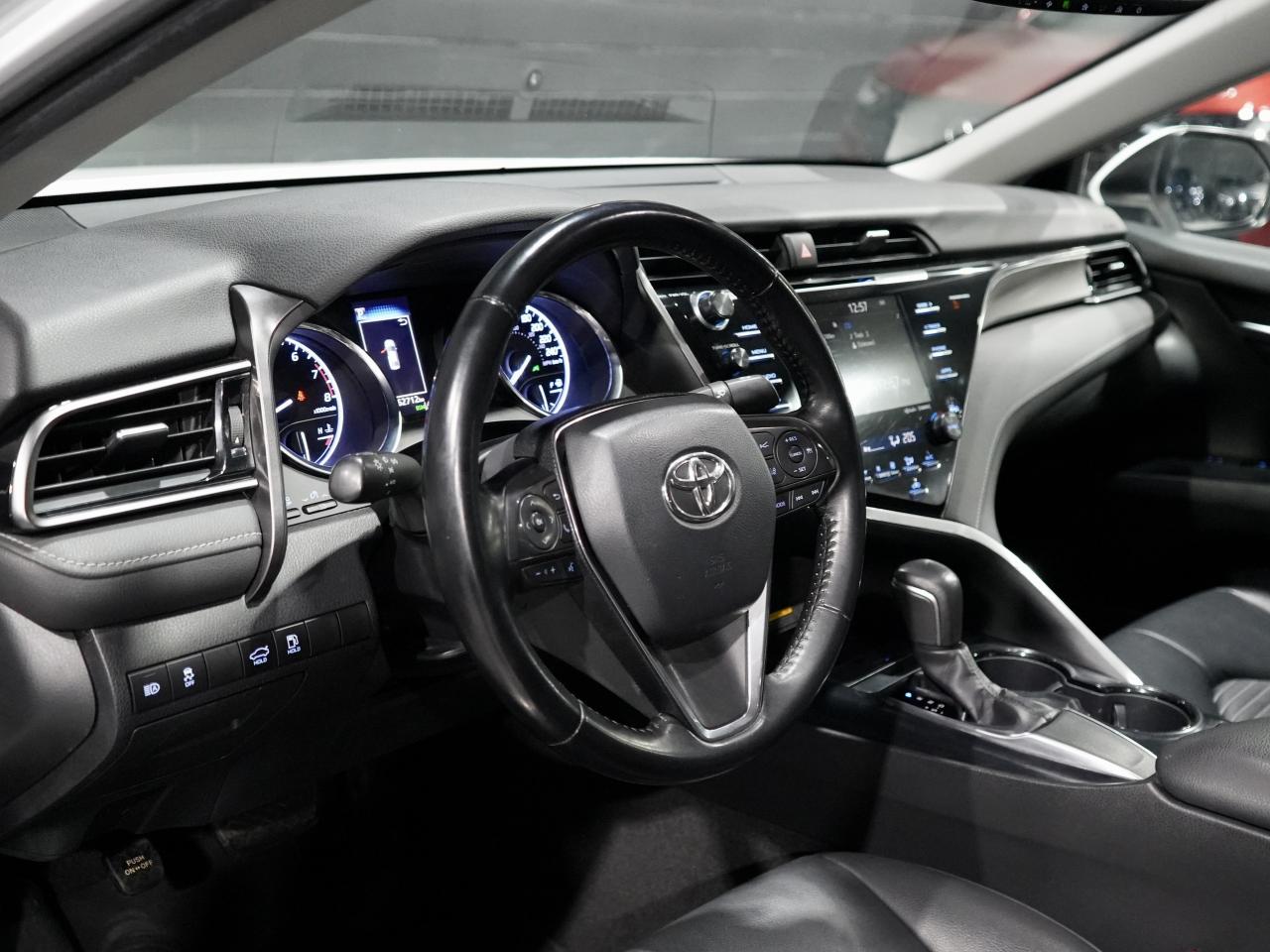 2019 Toyota Camry SE /ROOF/CARPLAY/COLLISION AVOIDANCE/NO ACCIDENTS Photo