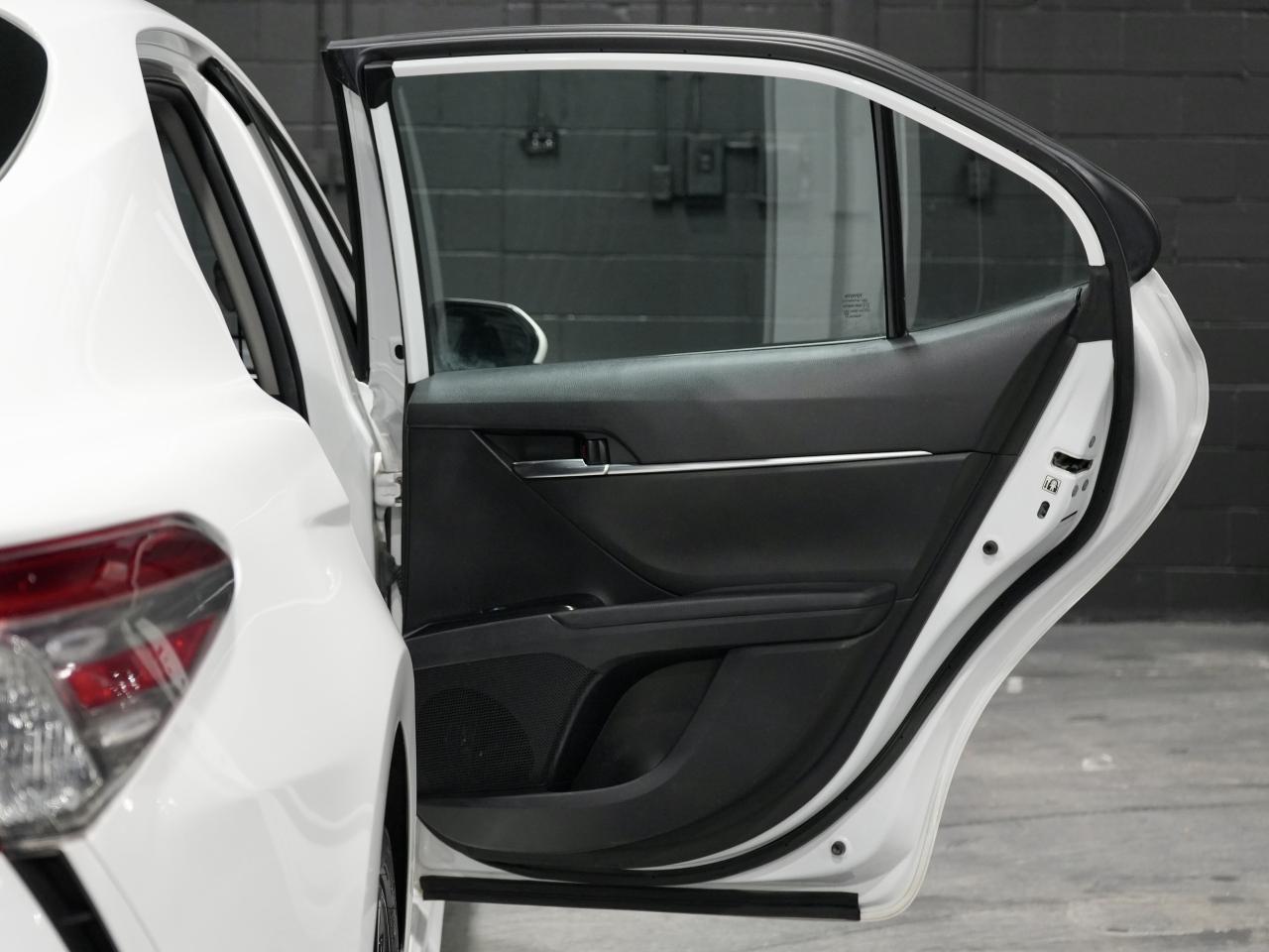 2019 Toyota Camry SE /ROOF/CARPLAY/COLLISION AVOIDANCE/NO ACCIDENTS Photo