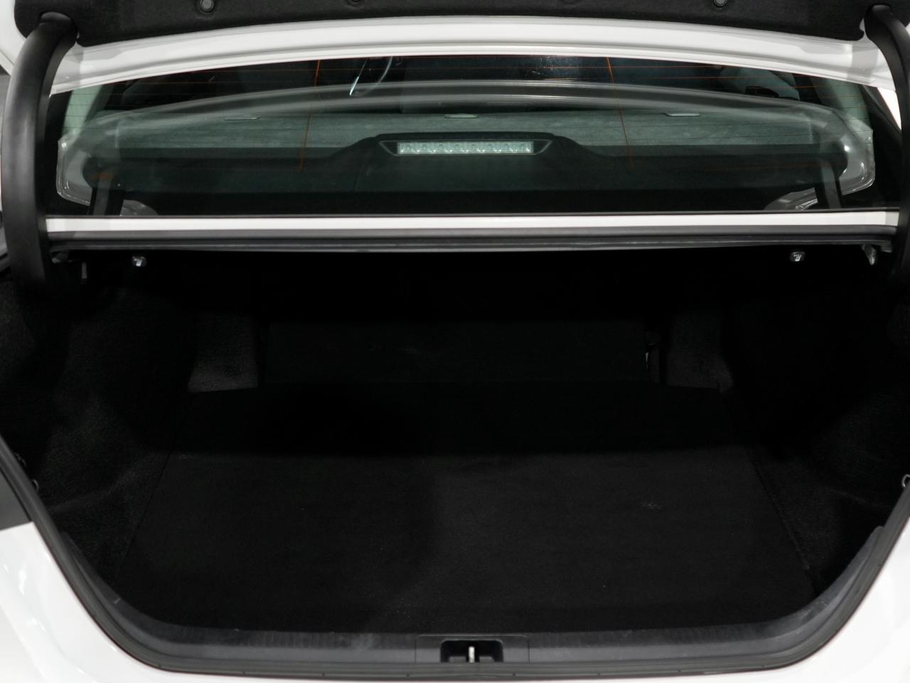 2019 Toyota Camry SE /ROOF/CARPLAY/COLLISION AVOIDANCE/NO ACCIDENTS Photo