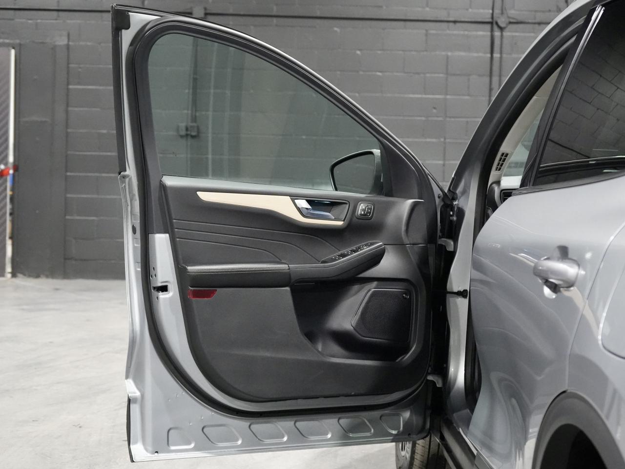 2022 Ford Escape Titanium Plug-In Hybrid/HUD/B&O/ADAPTIVE CRUISE Photo