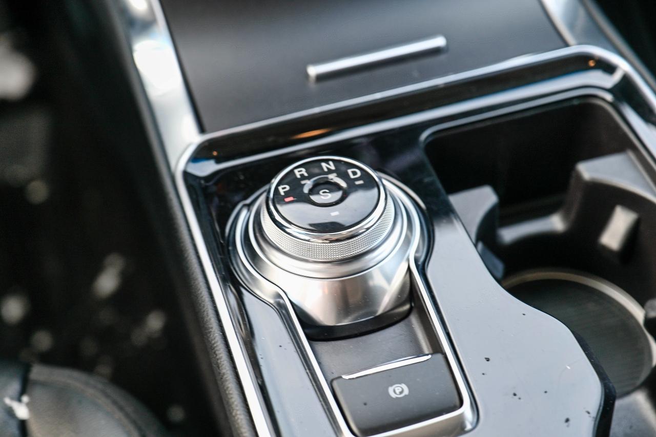 2019 Ford Edge TITANIUM | AWD | BEAUTY! | LEATHER | PANO ROOF Photo