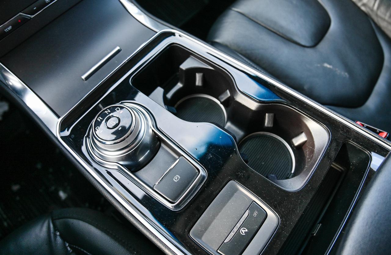 2019 Ford Edge TITANIUM | AWD | BEAUTY! | LEATHER | PANO ROOF Photo