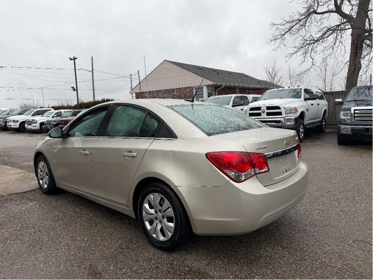 2013 Chevrolet Cruze LT | One Owner | No Accidents | Two Sets of Tires Photo4
