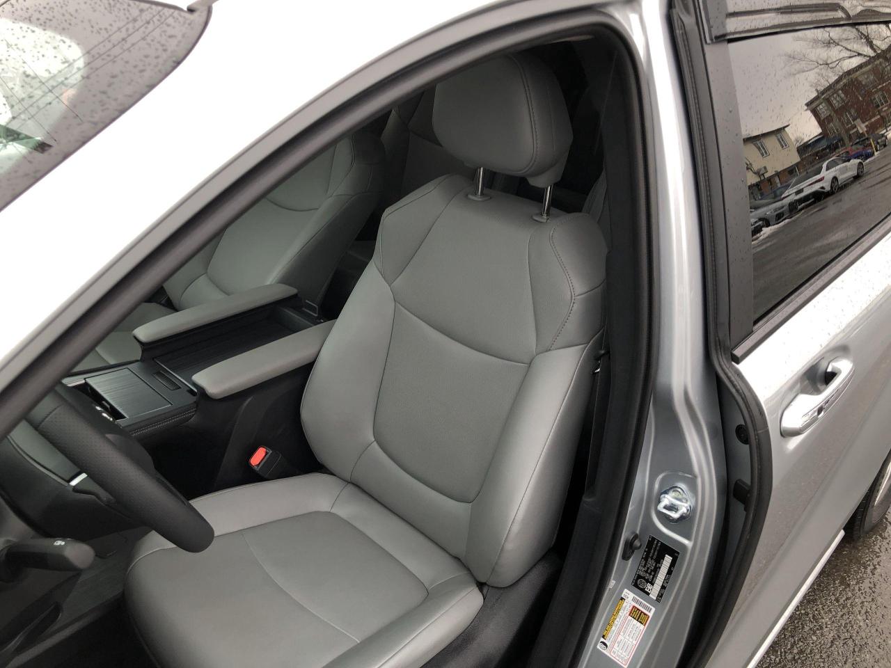 2025 Toyota Sienna XLE 8-Passenger SOFTEX, ROOF, HTD. SEATS, BLIS, BK Photo