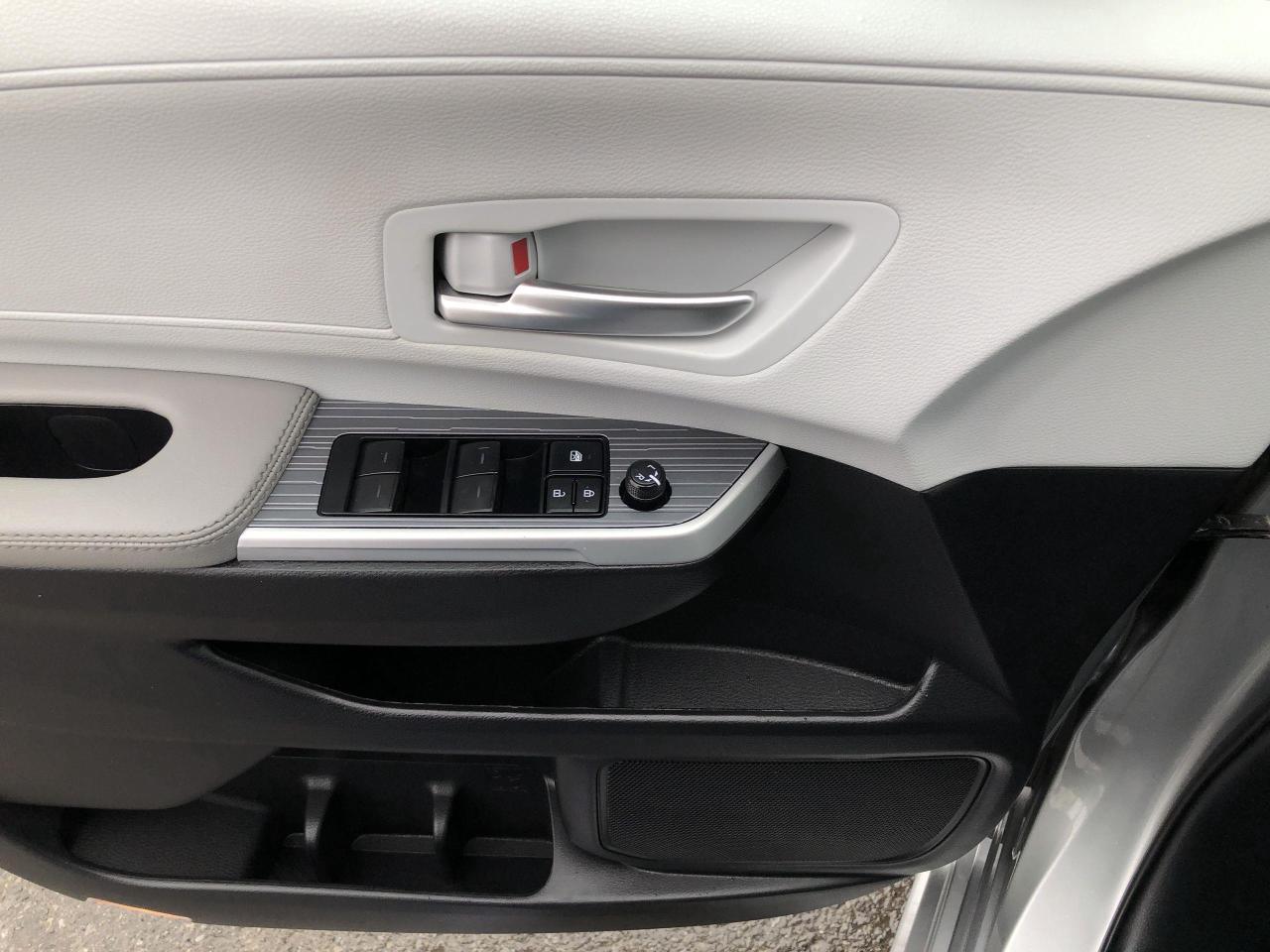 2025 Toyota Sienna XLE 8-Passenger SOFTEX, ROOF, HTD. SEATS, BLIS, BK Photo