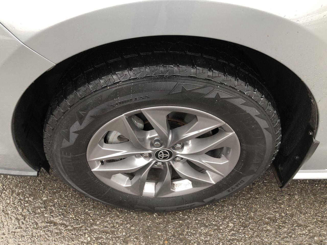 2025 Toyota Sienna XLE 8-Passenger SOFTEX, ROOF, HTD. SEATS, BLIS, BK Photo