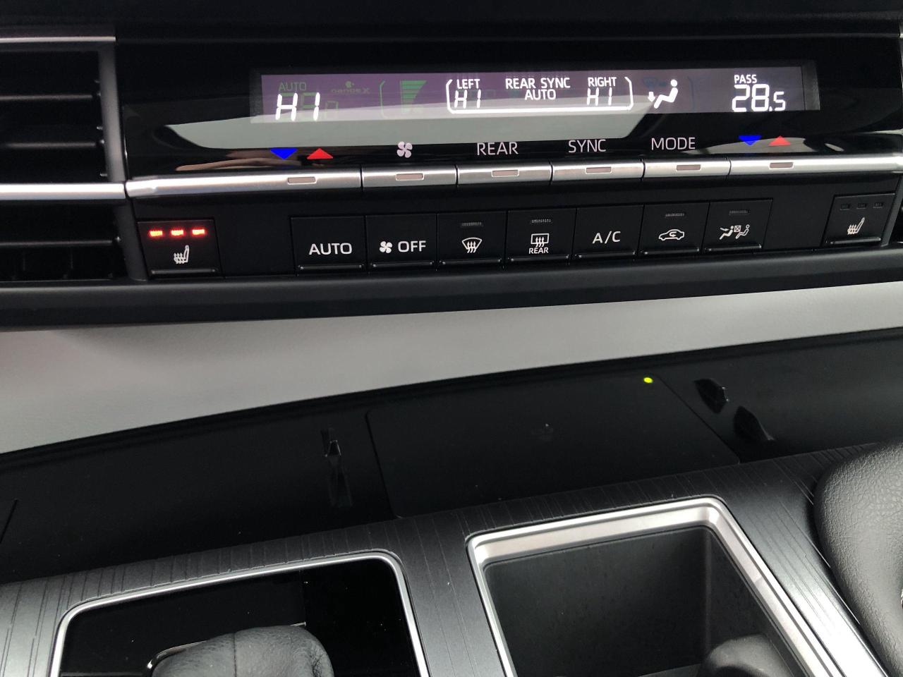 2025 Toyota Sienna XLE 8-Passenger SOFTEX, ROOF, HTD. SEATS, BLIS, BK Photo