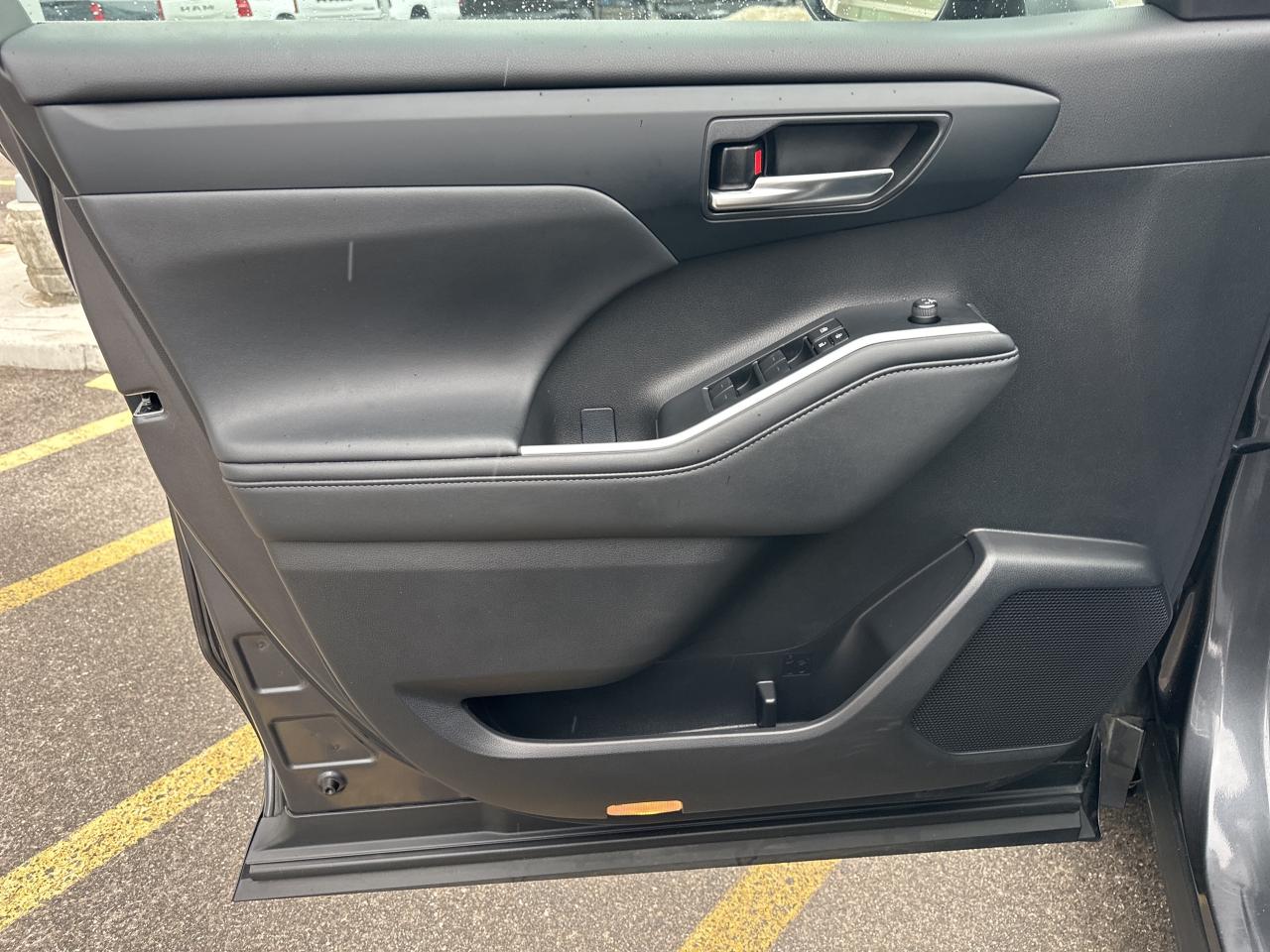 2024 Toyota Highlander XLE Photo