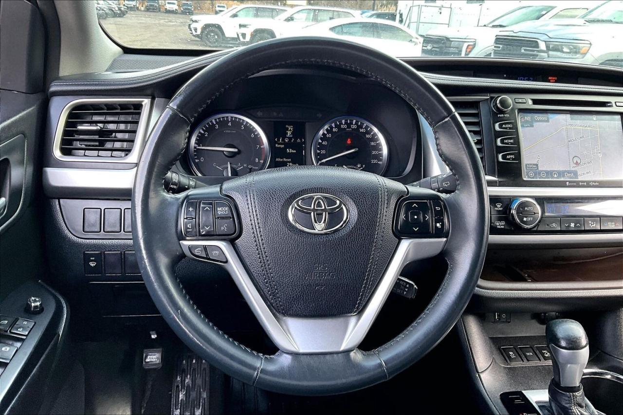 2016 Toyota Highlander XLE | 8Seat | Heated Leather | Sunroof | AWD Photo