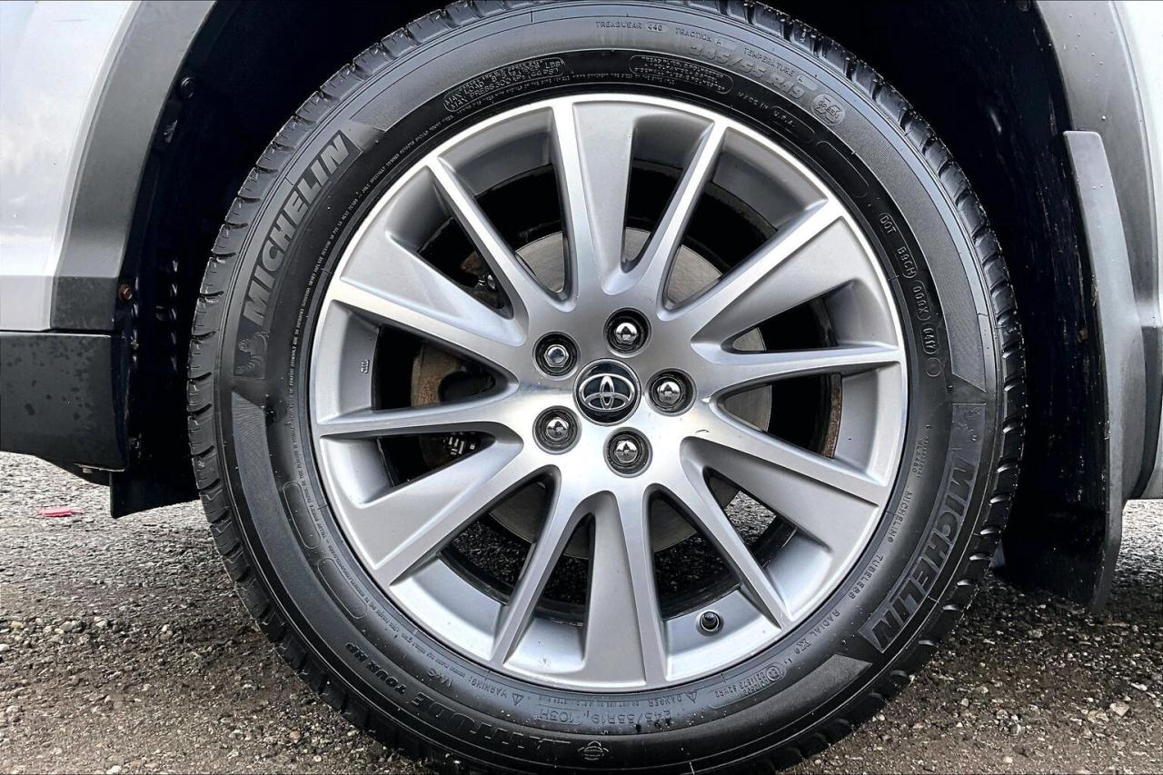 2016 Toyota Highlander XLE | 8Seat | Heated Leather | Sunroof | AWD Photo