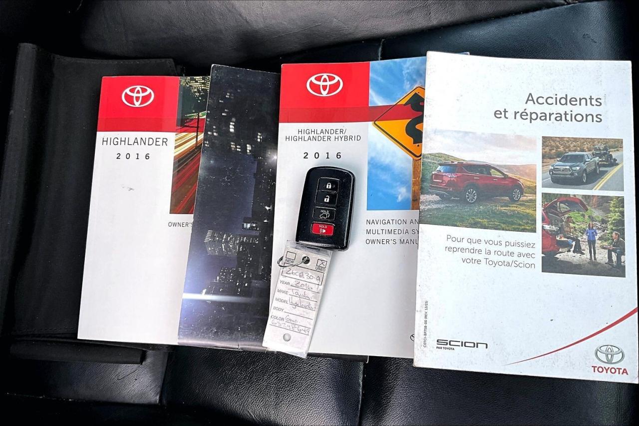 2016 Toyota Highlander XLE | 8Seat | Heated Leather | Sunroof | AWD Photo