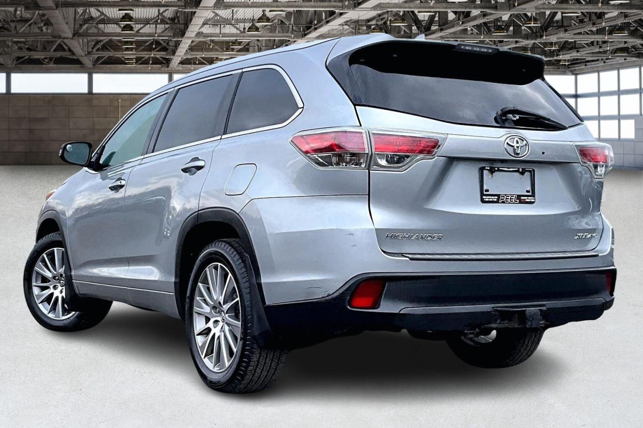 2016 Toyota Highlander XLE | 8Seat | Heated Leather | Sunroof | AWD Photo