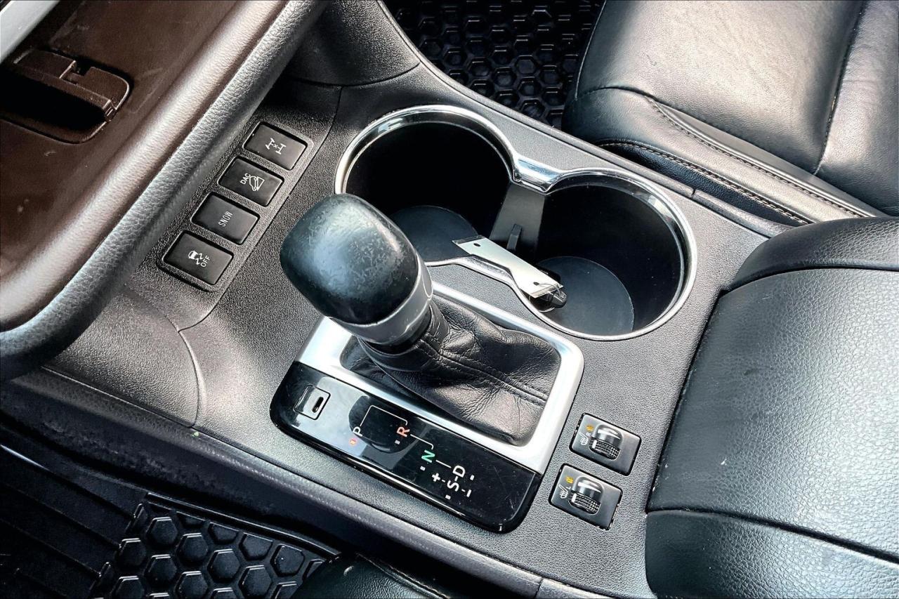 2016 Toyota Highlander XLE | 8Seat | Heated Leather | Sunroof | AWD Photo