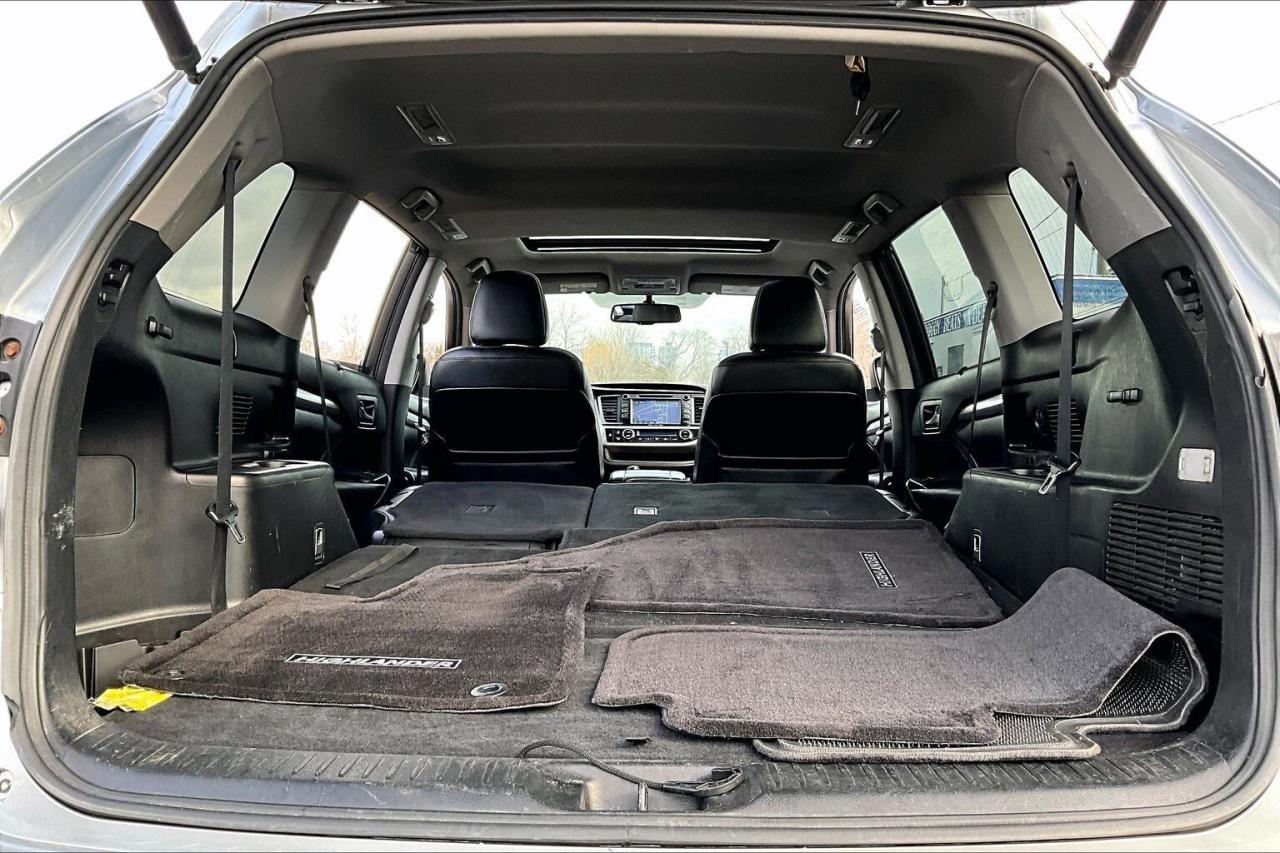 2016 Toyota Highlander XLE | 8Seat | Heated Leather | Sunroof | AWD Photo