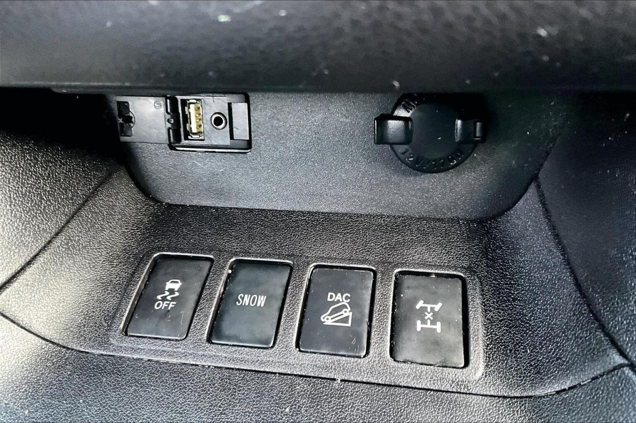 2016 Toyota Highlander XLE | 8Seat | Heated Leather | Sunroof | AWD Photo