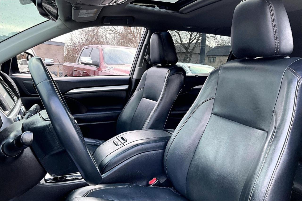 2016 Toyota Highlander XLE | 8Seat | Heated Leather | Sunroof | AWD Photo