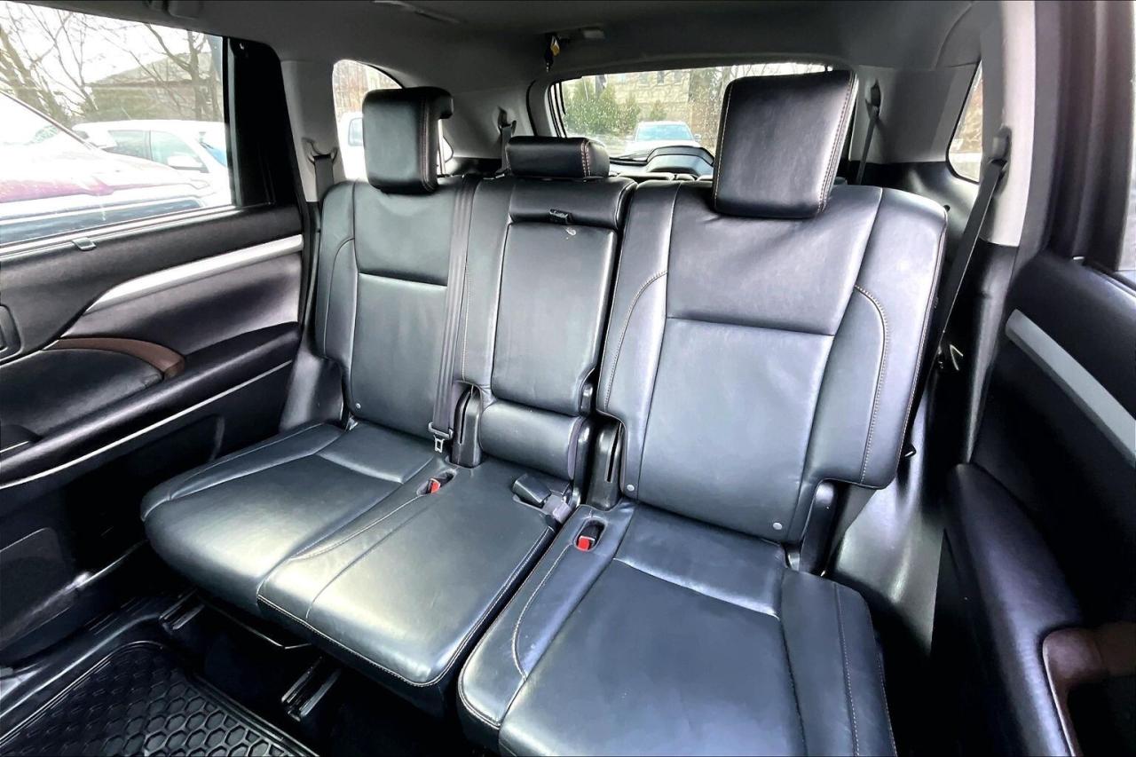 2016 Toyota Highlander XLE | 8Seat | Heated Leather | Sunroof | AWD Photo