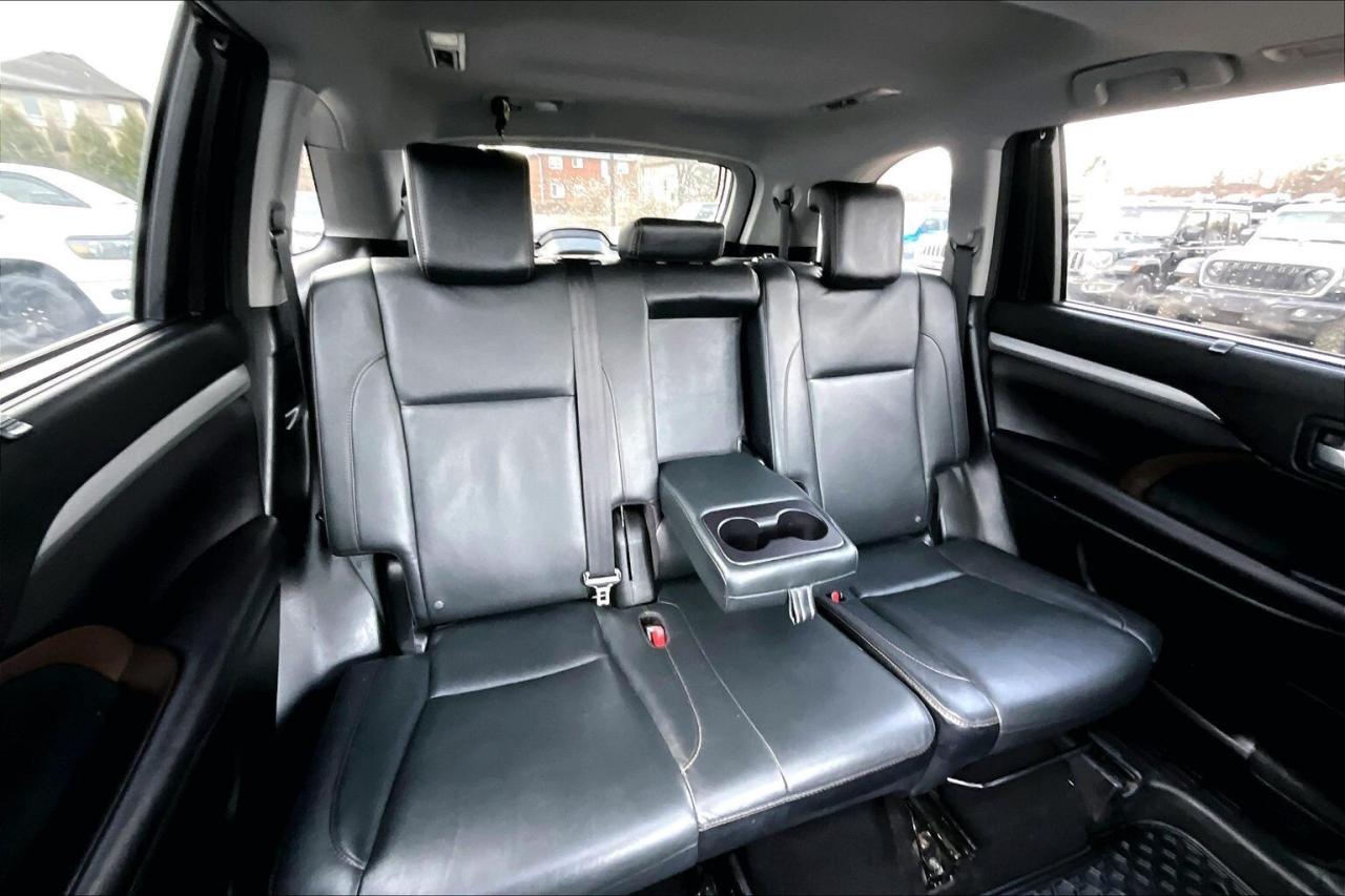 2016 Toyota Highlander XLE | 8Seat | Heated Leather | Sunroof | AWD Photo