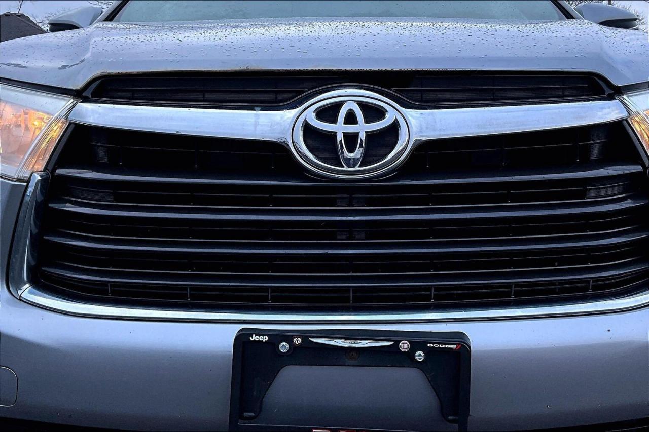 2016 Toyota Highlander XLE | 8Seat | Heated Leather | Sunroof | AWD Photo