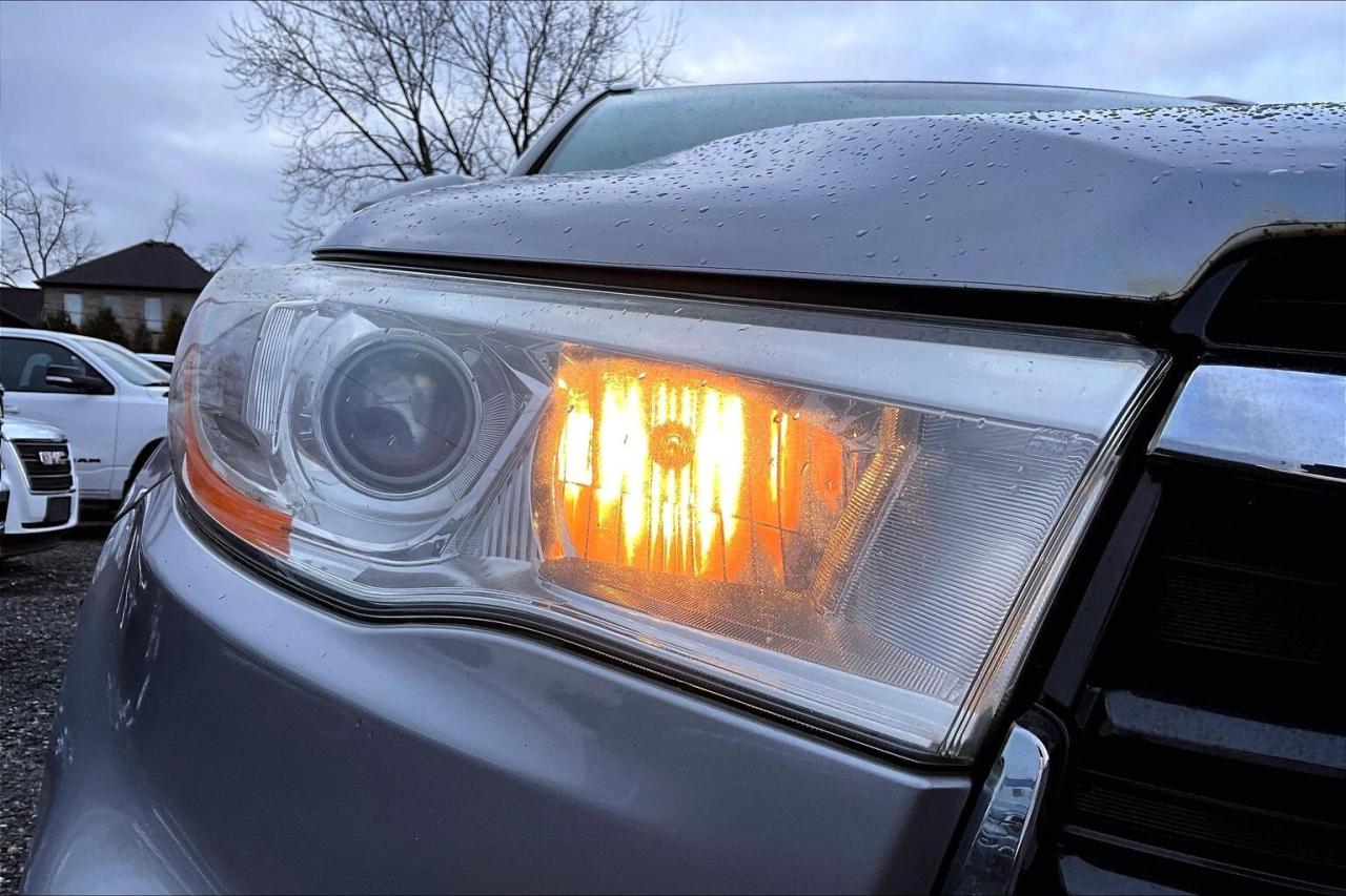 2016 Toyota Highlander XLE | 8Seat | Heated Leather | Sunroof | AWD Photo