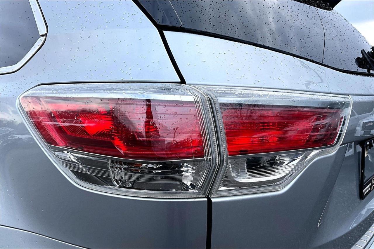 2016 Toyota Highlander XLE | 8Seat | Heated Leather | Sunroof | AWD Photo