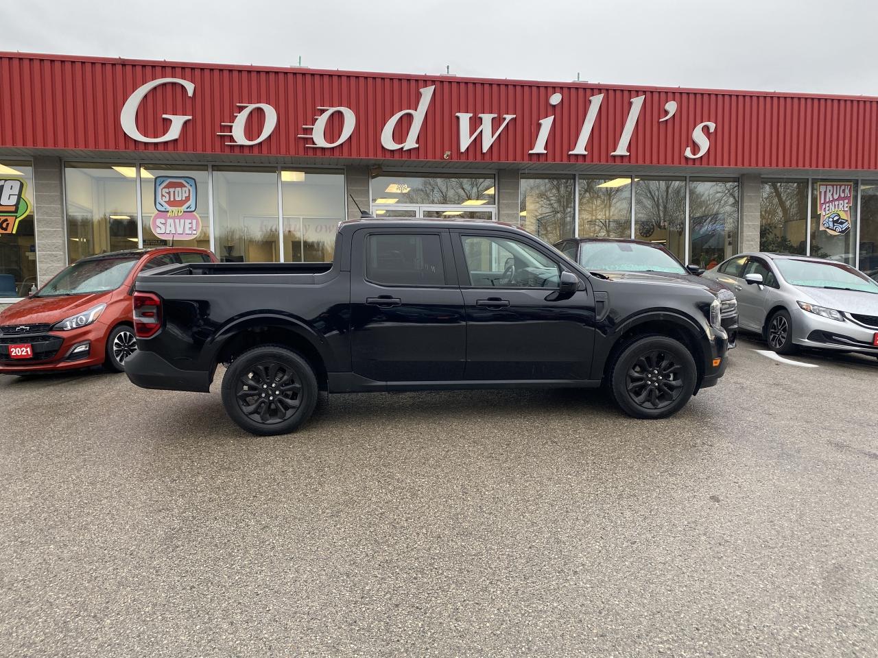 2023 Ford Maverick XLT, AWD, CLEAN CARFAX, TOW PACKAGE, REMOTE START! - Photo #1