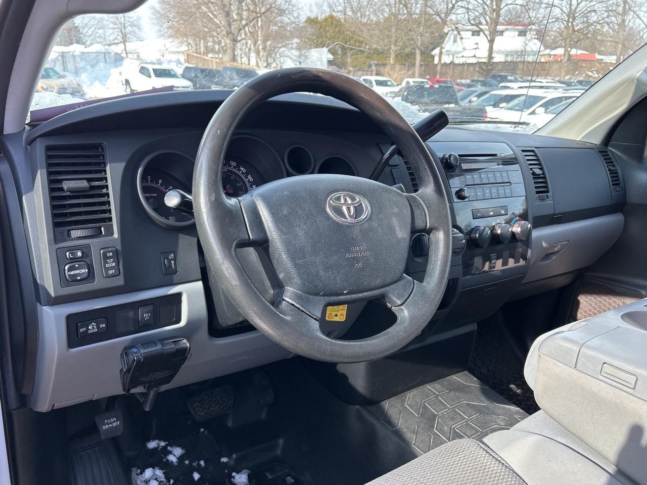 2013 Toyota Tundra LONG BOX, REG CAB, 4X4, CLEAN CARFAX! - Photo #4